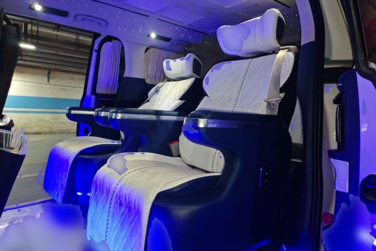 Used SAIC MAXUS G90 2022 2.0T Starry Seven-Seater Left Rear Seat