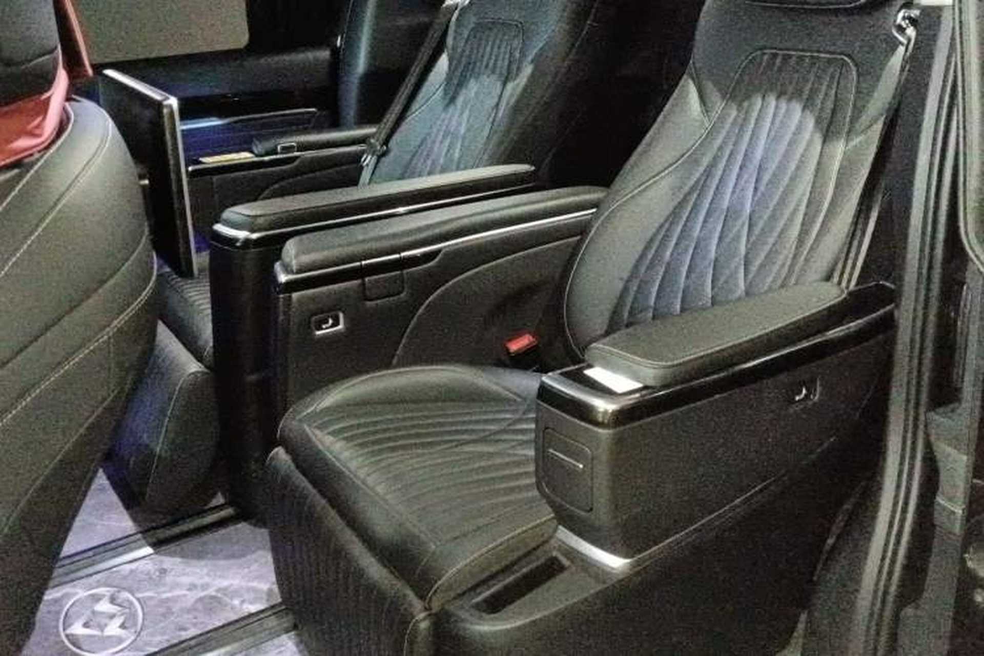 Used SAIC MAXUS G90 2022 2.0T Interstellar Seven-Seater Left Rear Seat