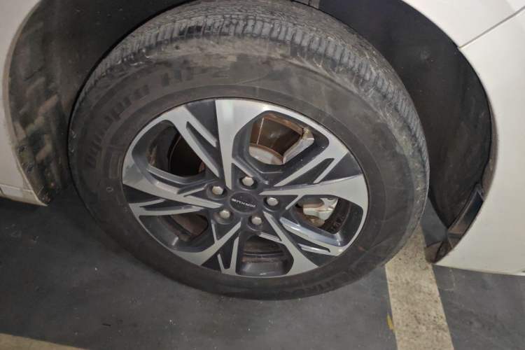 Used SAIC MAXUS G90 2022 2.0T Starry Seven-Seater Right Front Wheel Hub