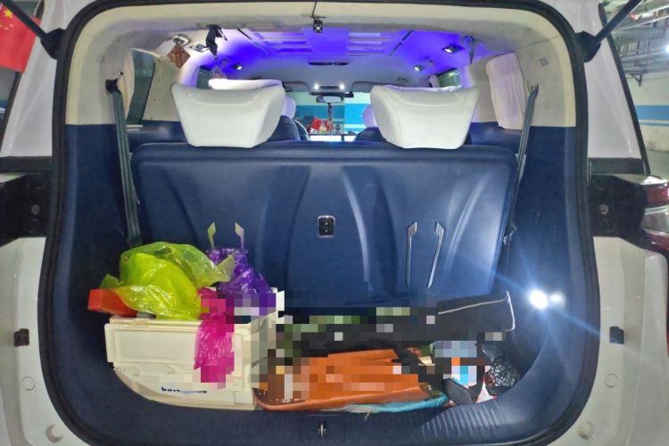 Used SAIC MAXUS G90 2022 2.0T Starry Seven-Seater Trunk