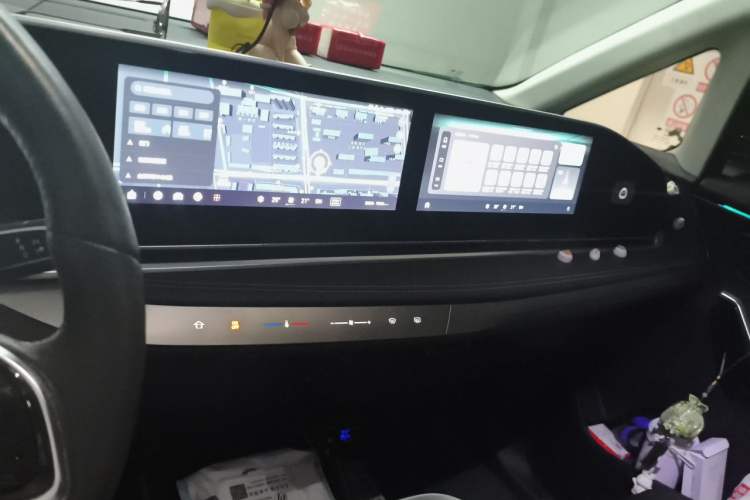 Used SAIC MAXUS G90 2022 2.0T Interstellar Flagship Edition Audio And AC Panel