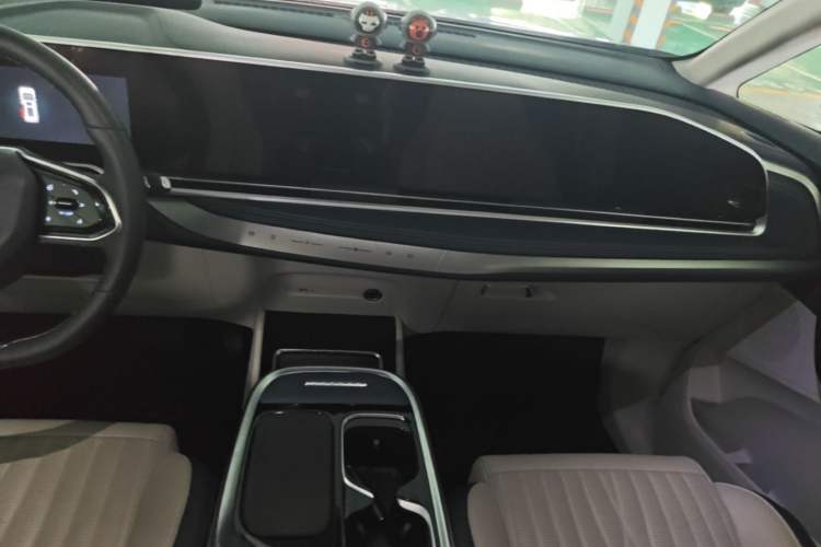 Used SAIC MAXUS G90 2022 2.0T Interstellar Seven-Seater Audio And AC Panel