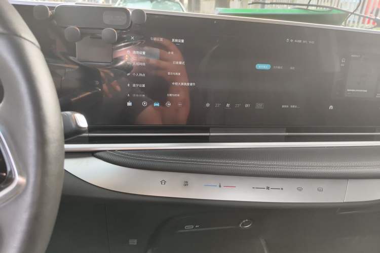 Used SAIC MAXUS G90 2022 2.0T Interstellar Seven-Seater Audio And AC Panel