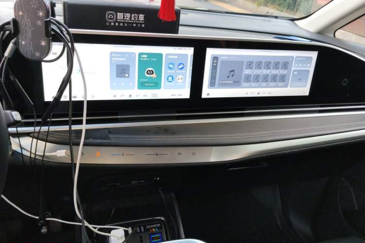 Used SAIC MAXUS G90 2022 2.0T Starry Seven-Seater Audio And AC Panel