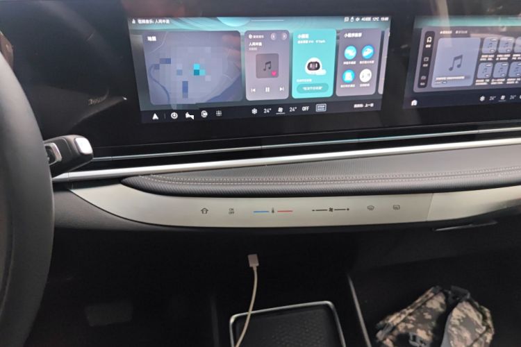 Used SAIC MAXUS G90 2022 2.0T Xingyun Six-Seater Version Audio And AC Panel