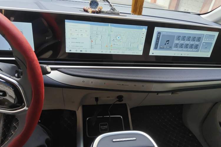 Used SAIC MAXUS G90 2022 2.0T Galaxy Seven-Seater Version Audio And AC Panel