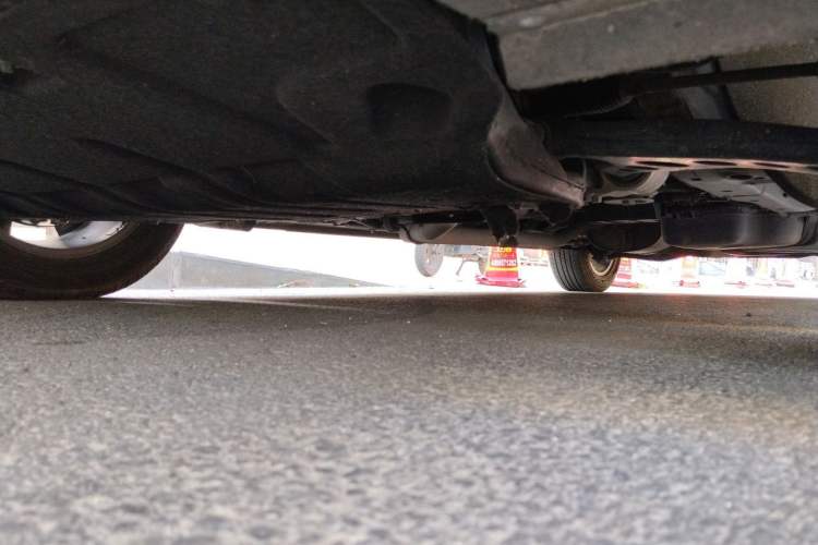 Used SAIC MAXUS G90 2022 2.0T Starry Seven-Seater Chassis Front Left