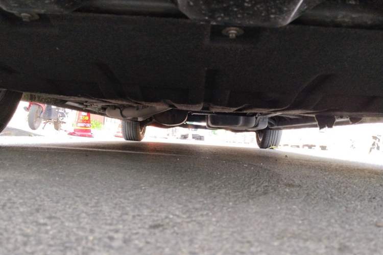 Used SAIC MAXUS G90 2022 2.0T Starry Seven-Seater Chassis Front