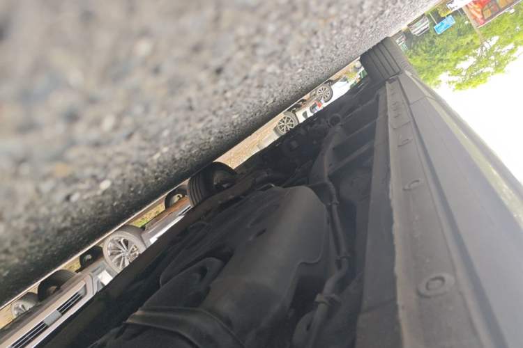 Used SAIC MAXUS G90 2022 2.0T Interstellar Seven-Seater Chassis Rear Left