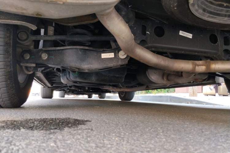 Used SAIC MAXUS G90 2022 2.0T Starry Seven-Seater Chassis Rear Left