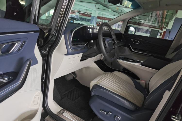 Used SAIC MAXUS G90 2022 2.0T Interstellar Seven-Seater Driver Seat