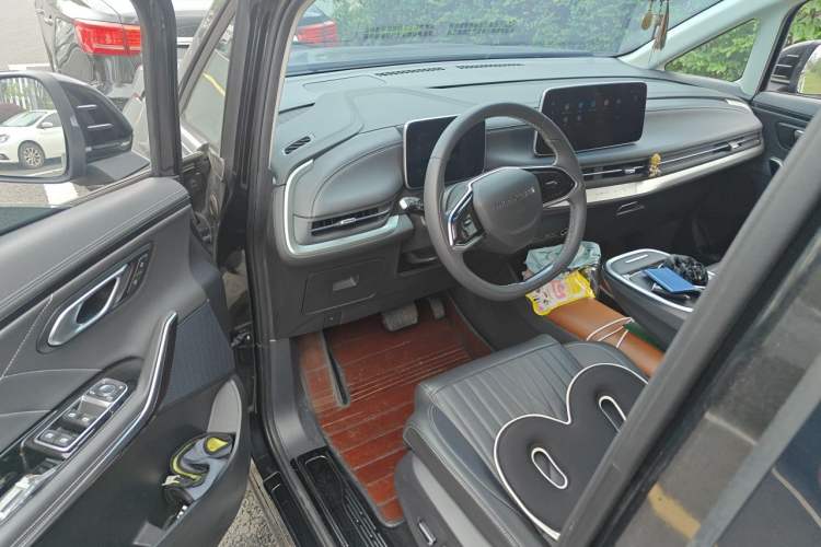 Used SAIC MAXUS G90 2022 2.0T Starry Seven-Seater Driver Seat