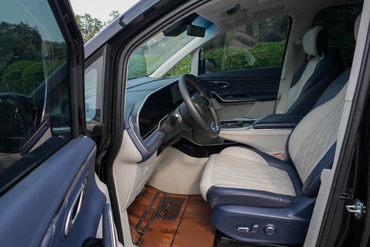 Used SAIC MAXUS G90 2022 2.0T Interstellar Six-Seater Edition Driver Seat