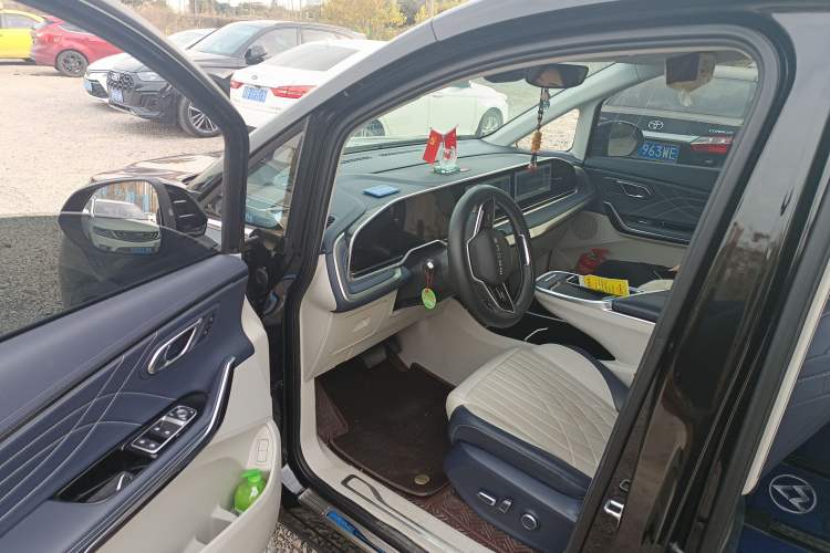 Used SAIC MAXUS G90 2022 2.0T Xingyun Seven-Seater Version Driver Seat