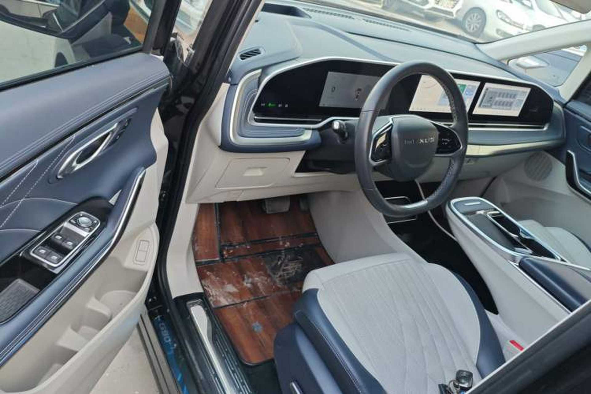 Used SAIC MAXUS G90 2022 2.0T Interstellar Six-Seater Edition Driver Seat