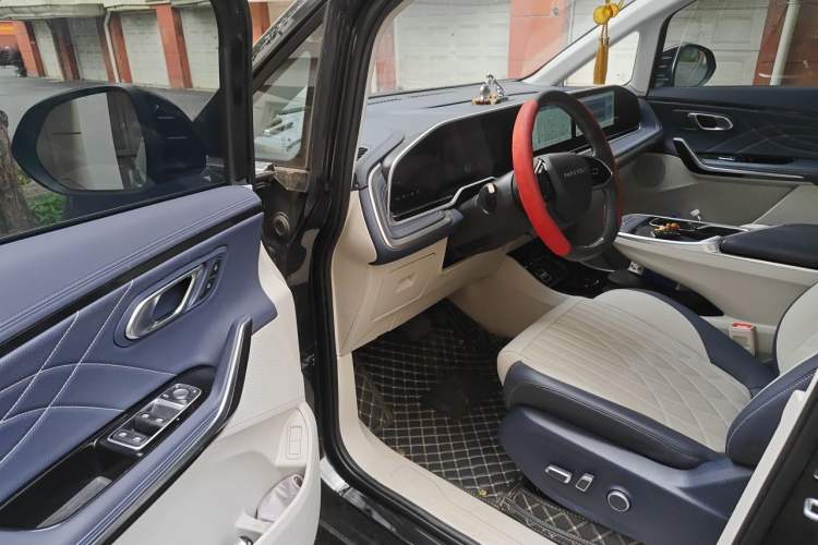 Used SAIC MAXUS G90 2022 2.0T Galaxy Seven-Seater Version Driver Seat