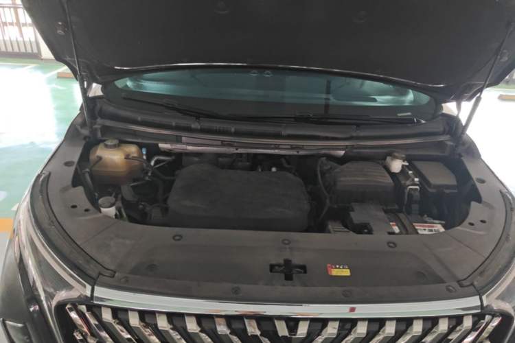 Used SAIC MAXUS G90 2022 2.0T Interstellar Seven-Seater Engine Bay