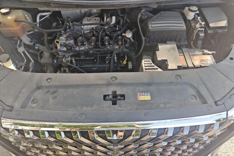 Used SAIC MAXUS G90 2022 2.0T Galaxy Seven-Seater Version Engine Bay