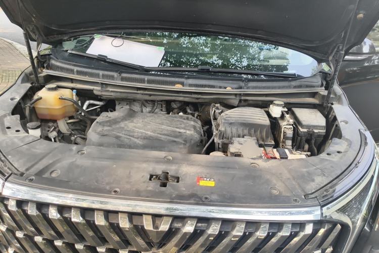 Used SAIC MAXUS G90 2022 2.0T Interstellar Seven-Seater Engine Bay
