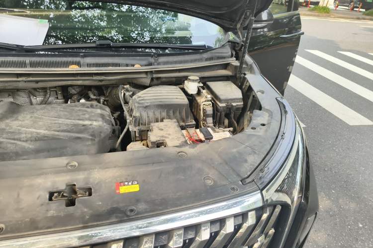Used SAIC MAXUS G90 2022 2.0T Interstellar Seven-Seater Engine Bay Left