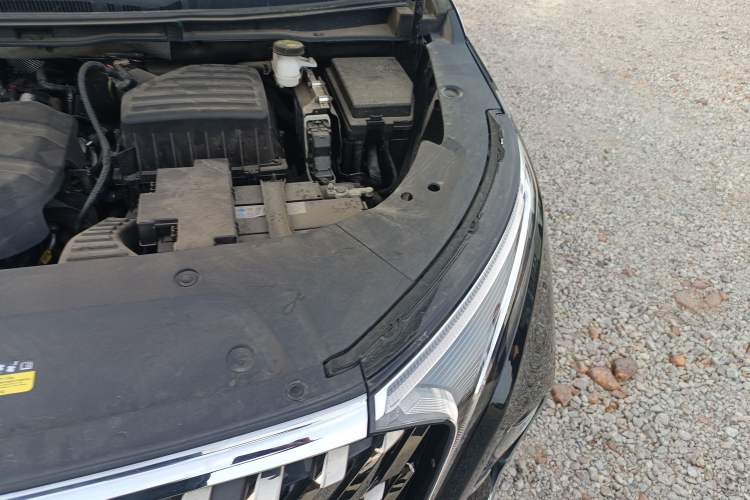 Used SAIC MAXUS G90 2022 2.0T Xingyun Seven-Seater Version Engine Bay Left