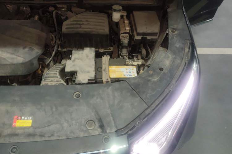 Used SAIC MAXUS G90 2022 2.0T Xinghan Executive Seven-Seater Engine Bay Left