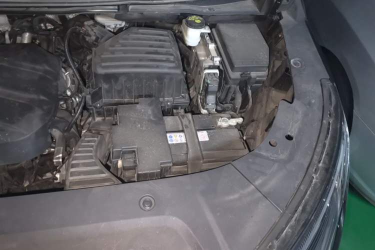 Used SAIC MAXUS G90 2022 2.0T Interstellar Seven-Seater Engine Bay Left