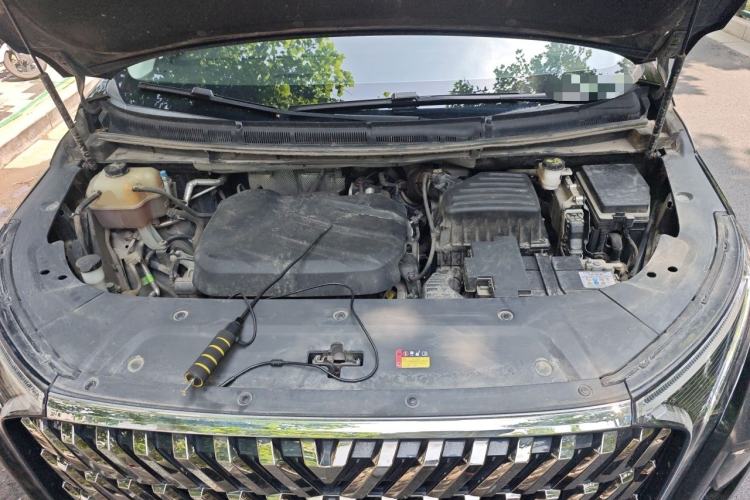 Used SAIC MAXUS G90 2022 2.0T Xingyun Seven-Seater Version Engine Bay