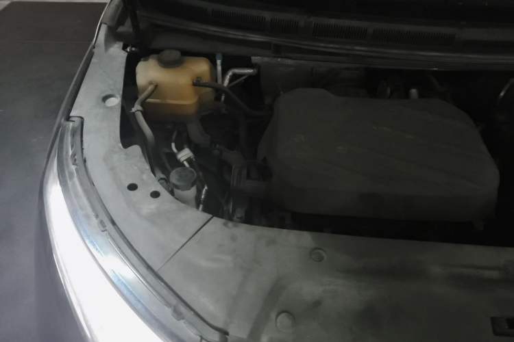 Used SAIC MAXUS G90 2022 2.0T Interstellar Flagship Edition Engine Bay Right