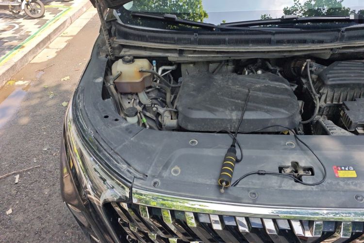 Used SAIC MAXUS G90 2022 2.0T Xingyun Seven-Seater Version Engine Bay Right