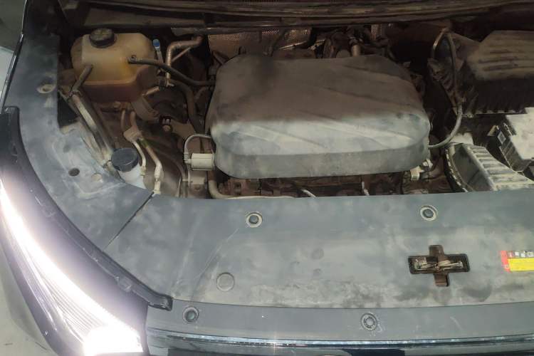 Used SAIC MAXUS G90 2022 2.0T Xinghan Executive Seven-Seater Engine Bay Right