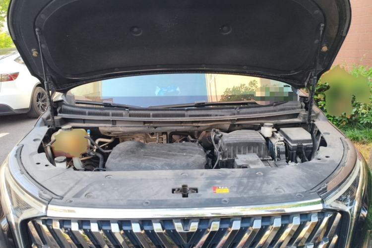 Used SAIC MAXUS G90 2022 2.0T Xingyun Seven-Seater Version Engine Bay