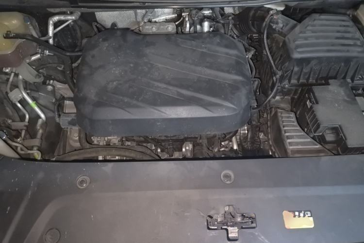 Used SAIC MAXUS G90 2022 2.0T Interstellar Seven-Seater Engine Bay