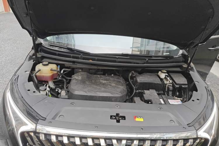 Used SAIC MAXUS G90 2022 2.0T Galaxy Seven-Seater Version Engine Bay