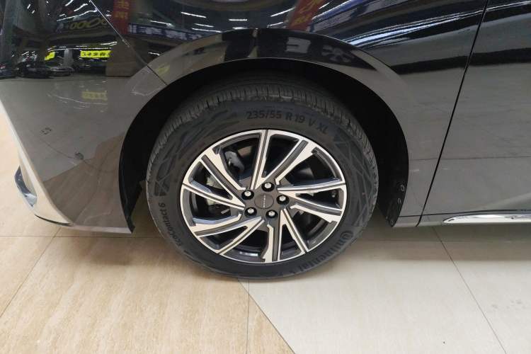Used SAIC MAXUS G90 2022 2.0T Interstellar Seven-Seater Exterior 4