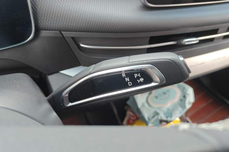 Used SAIC MAXUS G90 2022 2.0T Starry Seven-Seater Gear Lever