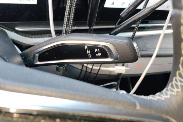 Used SAIC MAXUS G90 2022 2.0T Starry Seven-Seater Gear Lever
