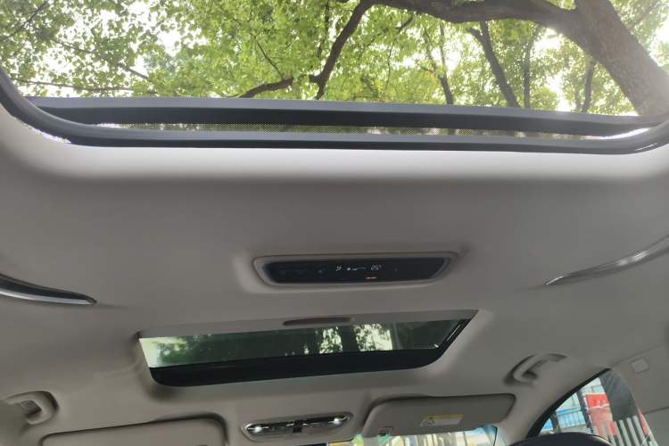 Used SAIC MAXUS G90 2022 2.0T Interstellar Seven-Seater Headliner