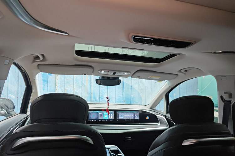 Used SAIC MAXUS G90 2022 2.0T Xingyun Six-Seater Version Headliner