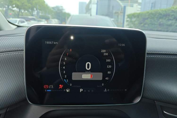 Used SAIC MAXUS G90 2022 2.0T Starry Seven-Seater Instrument Cluster