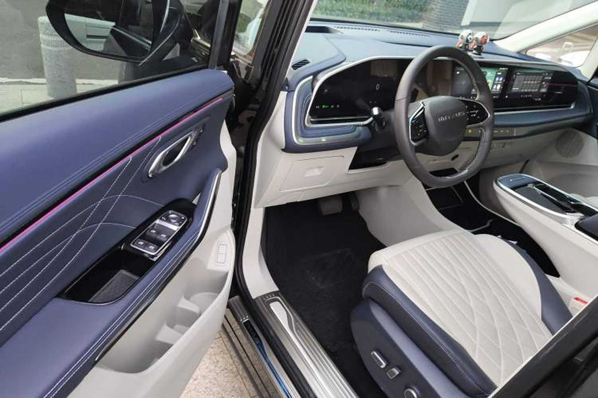 Used SAIC MAXUS G90 2022 2.0T Interstellar Seven-Seater Interior 3
