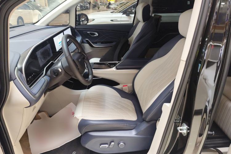 Used SAIC MAXUS G90 2022 2.0T Interstellar Seven-Seater Left Front Seat