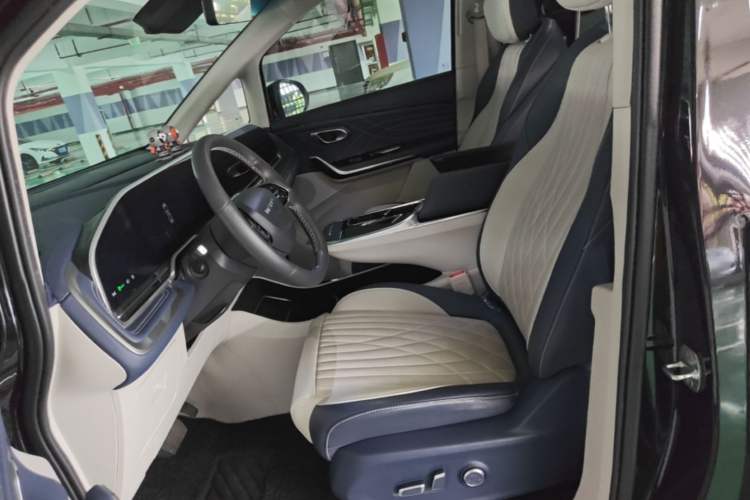 Used SAIC MAXUS G90 2022 2.0T Interstellar Seven-Seater Left Front Seat