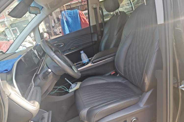 Used SAIC MAXUS G90 2022 2.0T Galaxy Seven-Seater Version Left Front Seat
