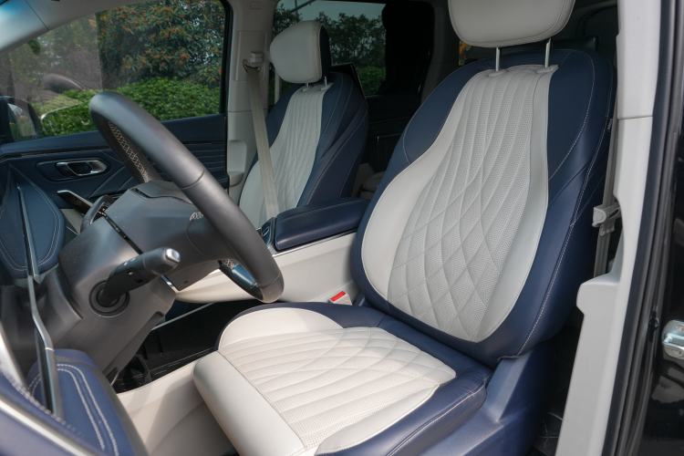 Used SAIC MAXUS G90 2022 2.0T Interstellar Six-Seater Edition Left Front Seat