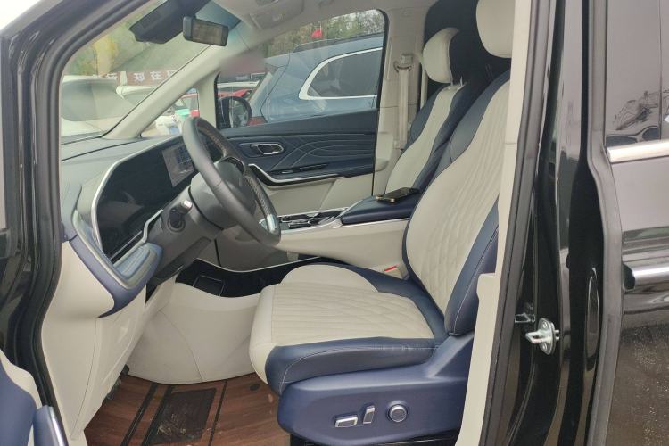 Used SAIC MAXUS G90 2022 2.0T Interstellar Six-Seater Edition Left Front Seat