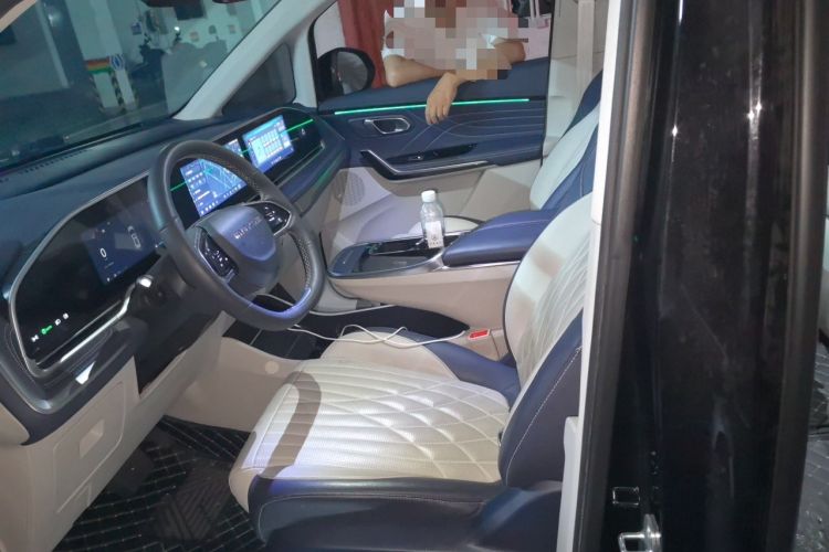 Used SAIC MAXUS G90 2022 2.0T Interstellar Seven-Seater Left Front Seat
