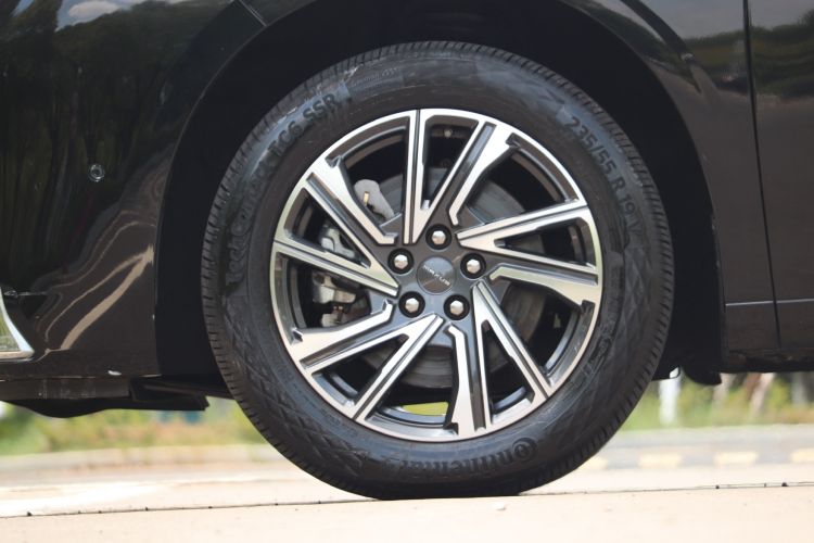 Used SAIC MAXUS G90 2022 2.0T Interstellar Six-Seater Edition Left Front Wheel Hub