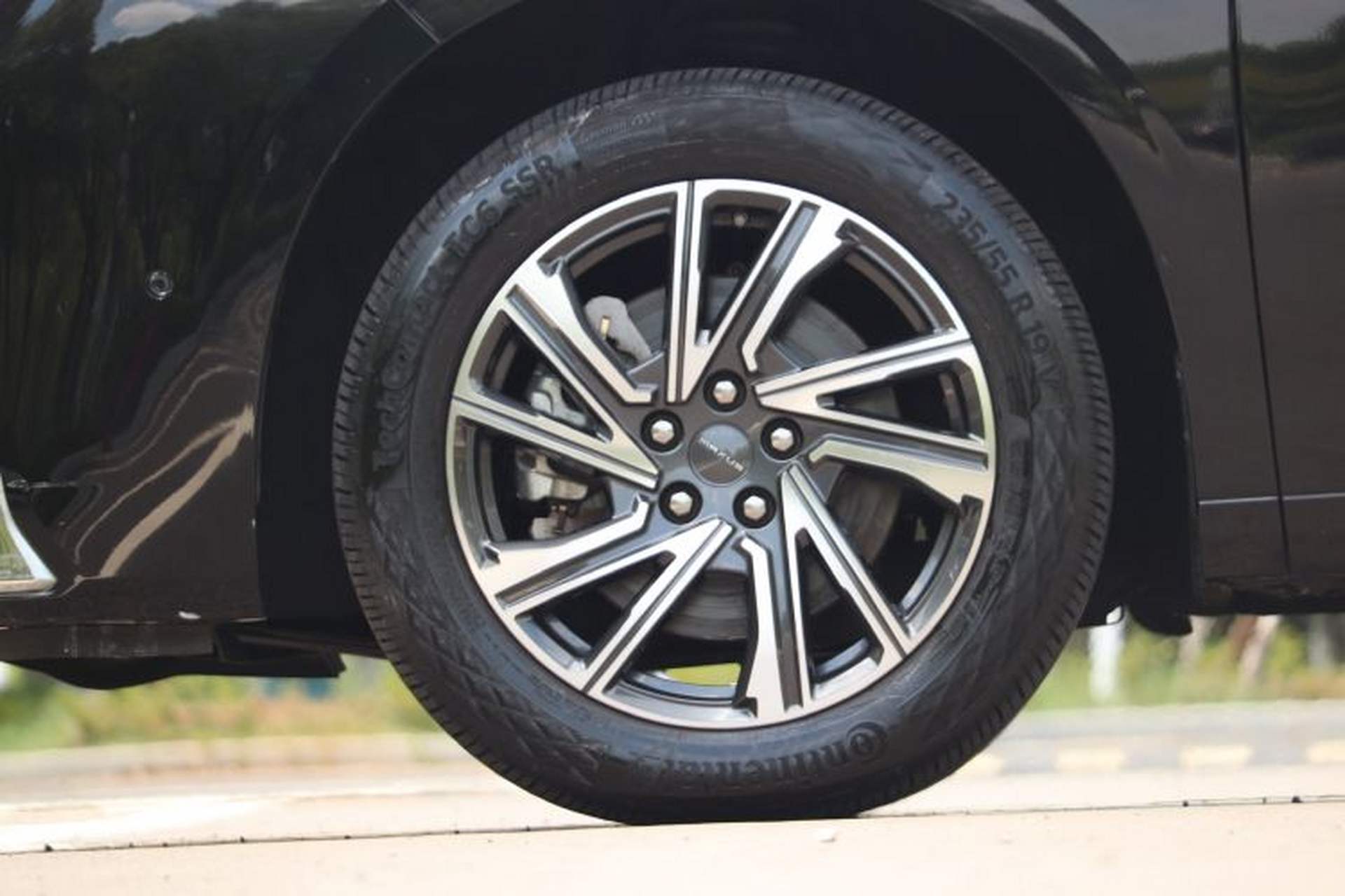 Used SAIC MAXUS G90 2022 2.0T Interstellar Six-Seater Edition Left Front Wheel Hub