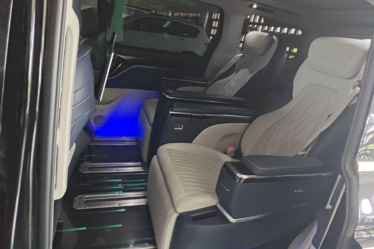 Used SAIC MAXUS G90 2022 2.0T Interstellar Seven-Seater Left Rear Seat